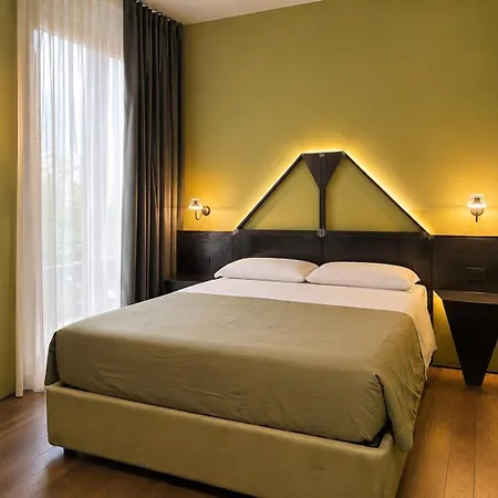 Pensión Chroma Design 4*