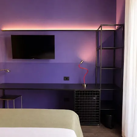 Chroma Design Pensión 4*